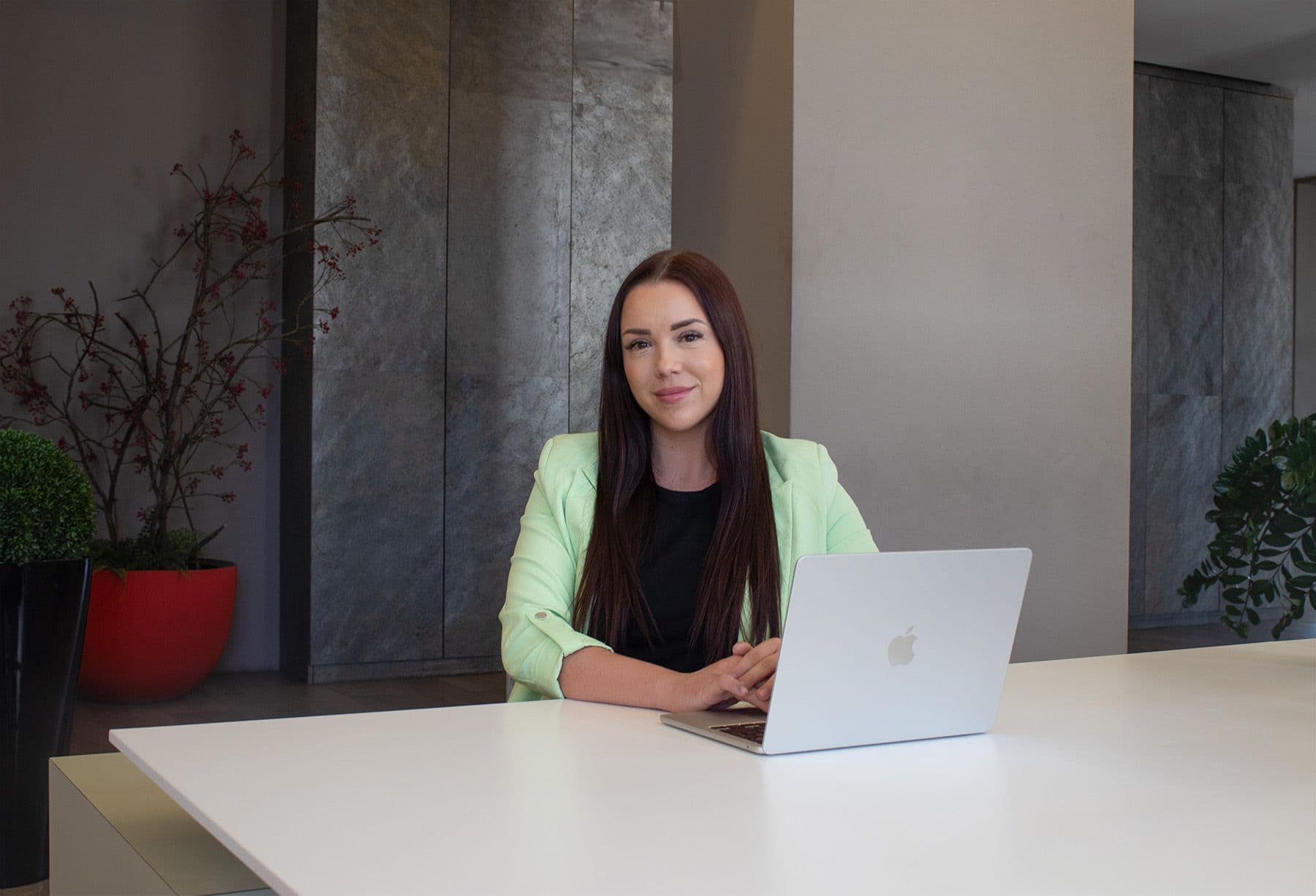 Kristýna Hausnerová-kancelária.jpg