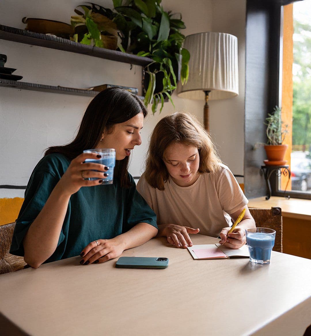 medium-shot-friends-enjoying-blue-matcha